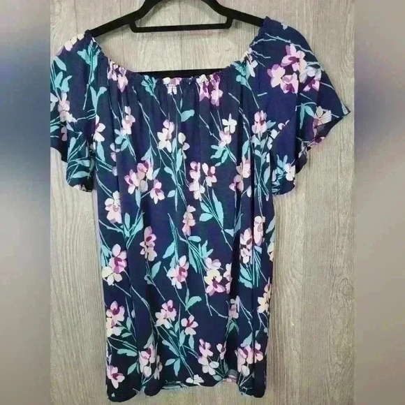 Hemish USA off the shoulder navy floral blouse. Size large poly/spandex blend - Picture 3 of 4